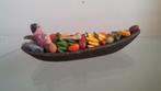 Bootje vol met fruit, Verzamelen, Beelden en Beeldjes, Ophalen of Verzenden, Zo goed als nieuw, Mens