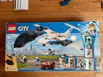 Politiebureau & vliegtuig met parachute!, Ophalen of Verzenden, Zo goed als nieuw, Complete set, Lego