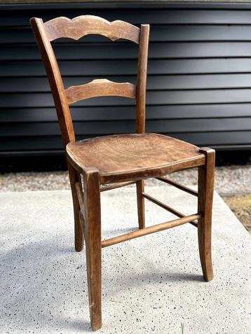 BROCANTE FRANSE EETKAMERSTOEL beschikbaar voor biedingen