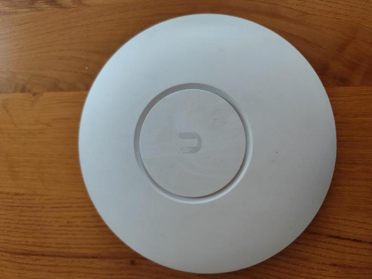 UniFi AP AC Pro - Krachtige WiFi Access Point, Computers en Software, Accesspoints, Gebruikt, Ophalen of Verzenden