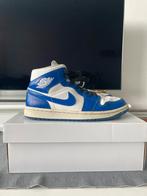 Air Jordan 1 mid hyper royal blue maat USA(8,5) EURO(40), Gedragen, Blauw, Ophalen of Verzenden