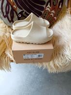 Yeezy Slide Kids Bone - Maat 33, Gebruikt, Yeezy, Jongen of Meisje, Schoenen