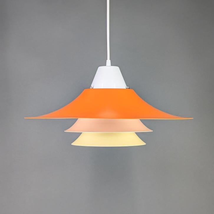 Vintage Scandinavische Hanglamp in Oranje, Geel & Wit, Huis en Inrichting, Lampen | Hanglampen, Zo goed als nieuw, 75 cm of meer