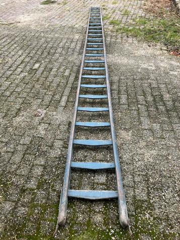 Ladder / fruitplukladder / decoratie-ladder beschikbaar voor biedingen