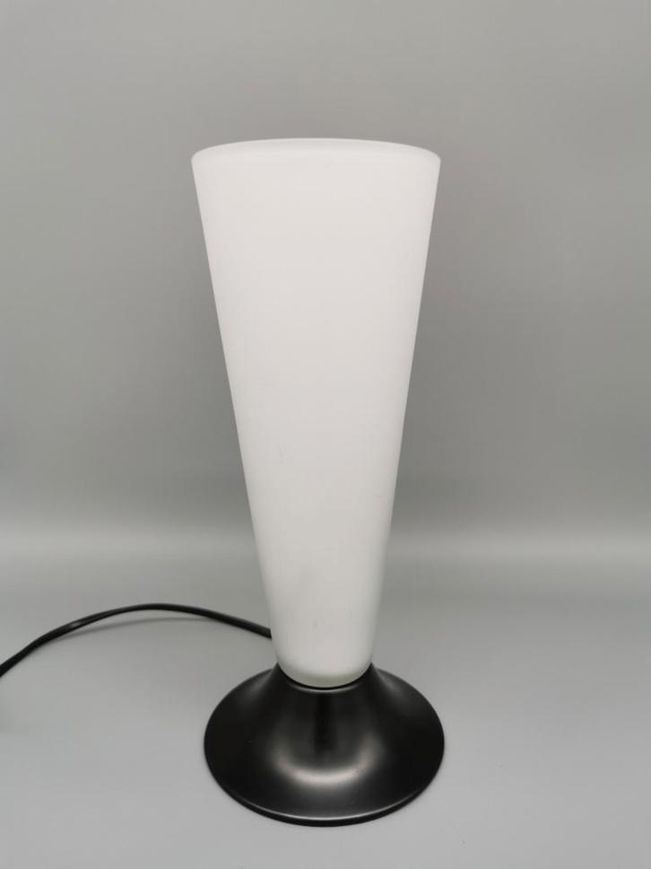 Hala Zeist retro vintage tafel lamp zwart metaal melkglas, Huis en Inrichting, Lampen | Tafellampen, Minder dan 50 cm, Metaal