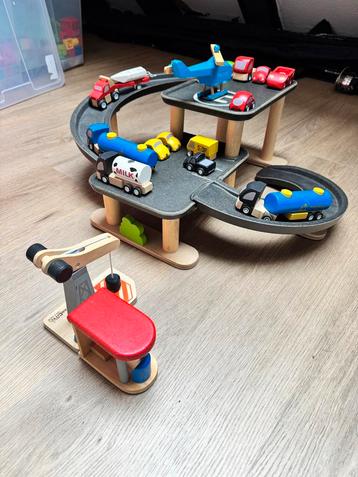 Houten Speelgoed Garage beschikbaar voor biedingen