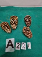-	Dennenappels groot 4stuks,, Diversen, Kerst, Ophalen of Verzenden