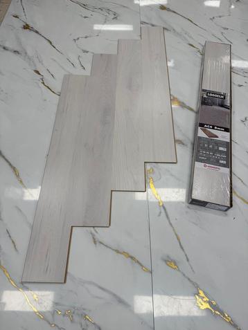 RESTPARTIJ!! Laminaat wees er snel bij weg=weg beschikbaar voor biedingen