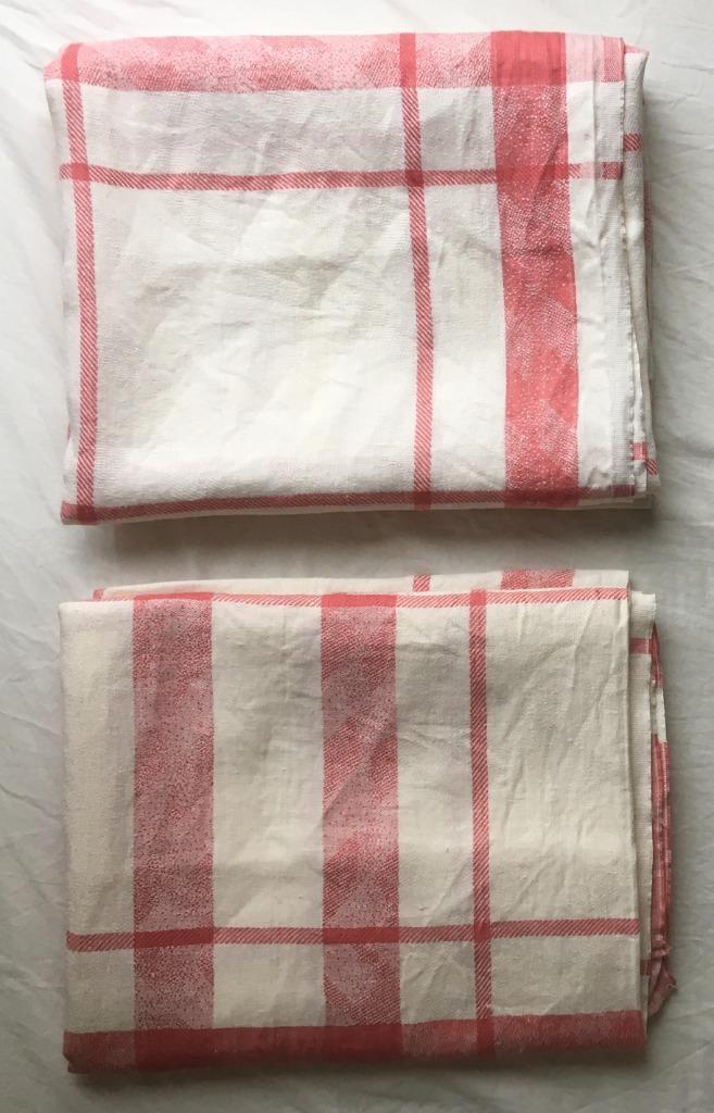 2 vintage linnen tafelkleden 138x168 + 12 servetten 37x37, Huis en Inrichting, Keuken | Textiel, Zo goed als nieuw, Tafelkleed of Tafelzeil