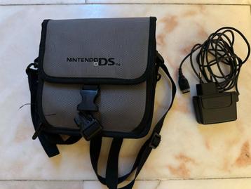 Nintendo etui/tasje + adapter beschikbaar voor biedingen
