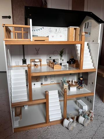 Poppenhuis van Petit Amelie in zeer goede staat + toebehoren beschikbaar voor biedingen
