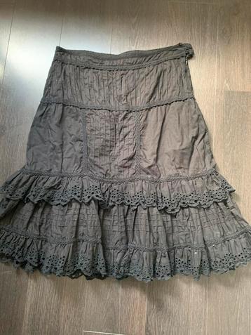 Mooie broderie rok beschikbaar voor biedingen