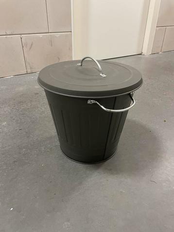 Kleine Metalen Prullenbak IKEA beschikbaar voor biedingen