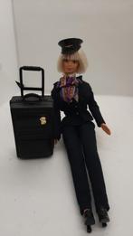 Barbie piloot 1999 | Zwarte outfit | met originele koffer, Gebruikt, Ophalen of Verzenden, Pop