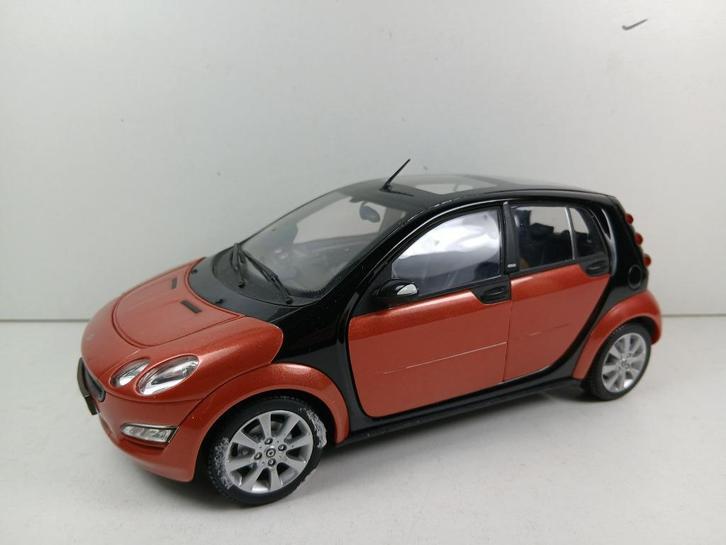 kyosho 1/18  smart forfour, Hobby en Vrije tijd, Modelauto's | 1:18, Zo goed als nieuw, Bburago, Ophalen of Verzenden