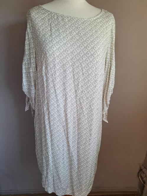 Nieuwe witte stretch jurk kleine zwarte stipjes, maat M/L, Kleding | Dames, Jurken, Nieuw, Maat 38/40 (M), Wit, Ophalen of Verzenden