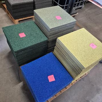 mooie partij ZGAN  PROJECT KWALITEIT tapijttegels kantoor beschikbaar voor biedingen