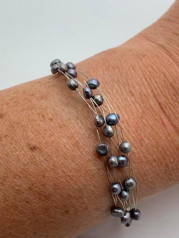 T624 Prachtige zilverem pareltjes armband  beschikbaar voor biedingen