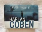 Harlan Coben - Blijf dichtbij - Dwarsligger, Ophalen of Verzenden, Zo goed als nieuw, Harlan Coben