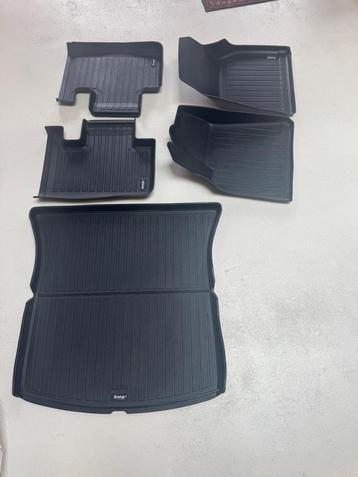 Tesla model Y rubber matten beschikbaar voor biedingen