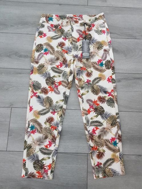 Prachtige print broek
Van MAT Jeans 
Maat S/42-44, Kleding | Dames, Broeken en Pantalons, Nieuw, Maat 42/44 (L), Overige kleuren