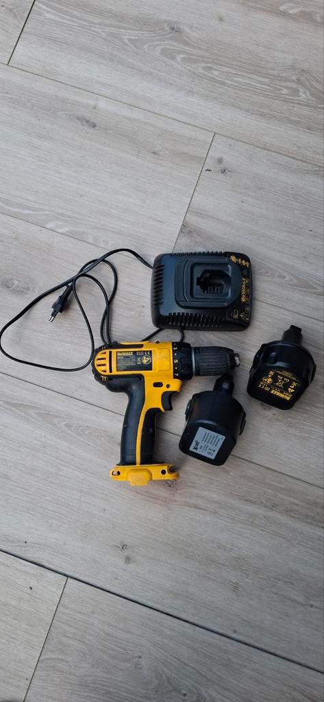 DeWalt DC743 Schroefmachine met Lader en Batterijen, Doe-het-zelf en Verbouw, Gereedschap | Boormachines, Gebruikt, Boor- en Schroefmachine