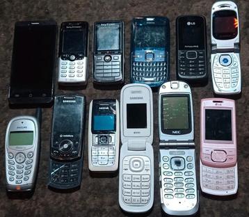 Partij vintage gsm mobiele telefoons Nokia, Samsung, Sony beschikbaar voor biedingen