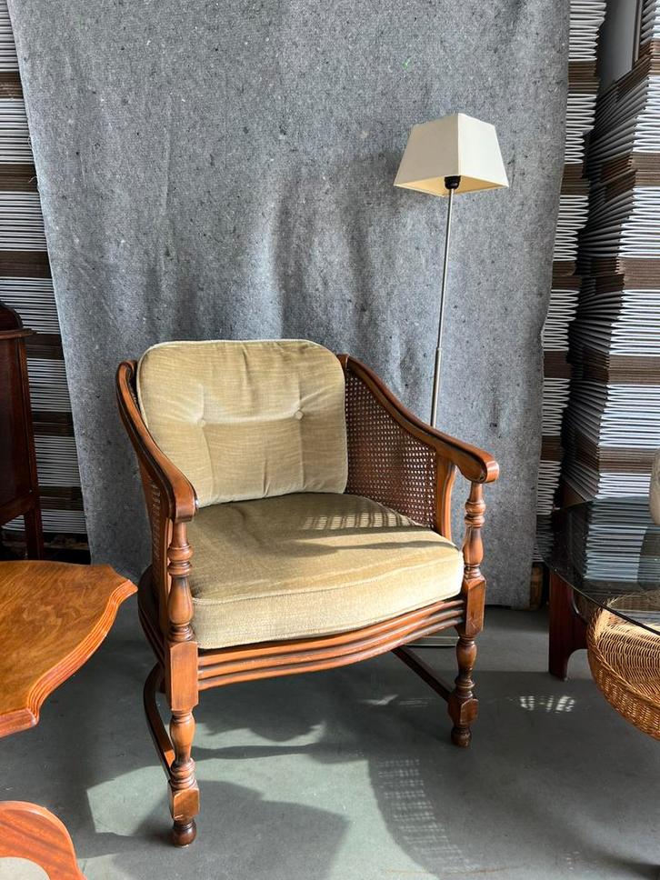 Vintage fauteuil met webbing en houten details, Antiek en Kunst, Antiek | Meubels | Stoelen en Banken, Ophalen of Verzenden