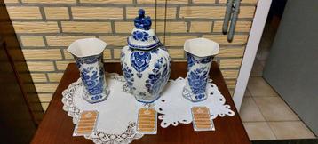 Delfsblauw vazen set met certificaat beschikbaar voor biedingen