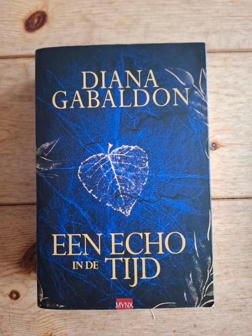 Diana Gabaldon - Een echo in de tijd, Boeken, Literatuur, Zo goed als nieuw, Nederland, Ophalen of Verzenden