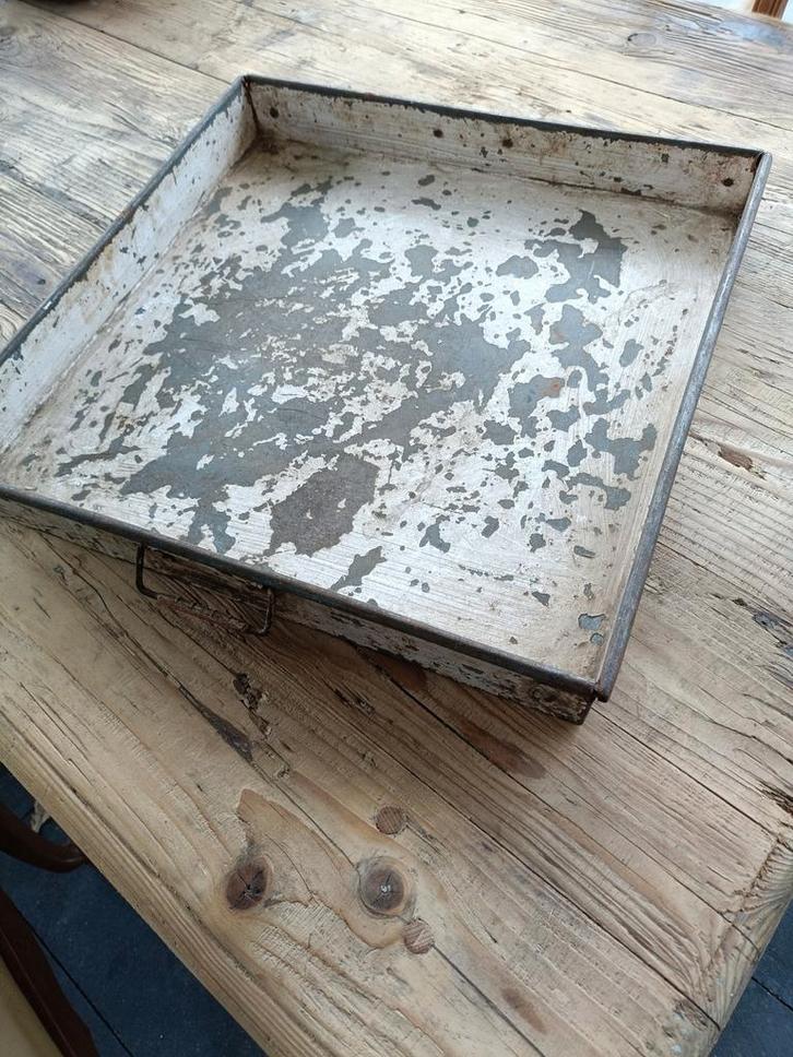 Brocante metalen dienblad, Huis en Inrichting, Woonaccessoires | Dienbladen, Zo goed als nieuw, Metaal, Ophalen of Verzenden