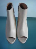 GRATIS VERZENDEN | NIEUWE beige laarzen 40, Verzenden, Beige, Nieuw, Schoenen met hoge hakken