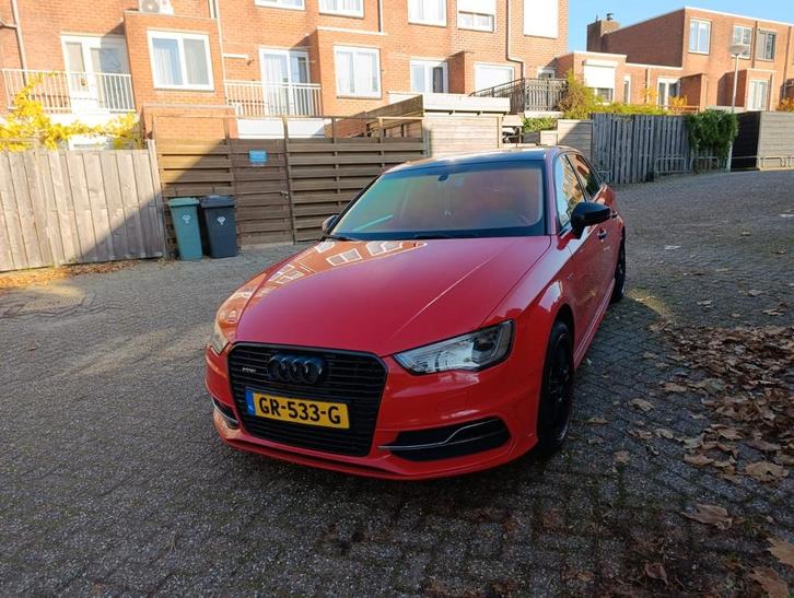Audi A3 1.4 Tfsi 204pk E-tron Phev S Tronic 2015 Rood, Auto's, Audi, A3, Hybride Elektrisch/Benzine, Plug-in hybride, A, Hatchback