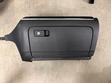 VW Golf 6 Dashboardkast beschikbaar voor biedingen