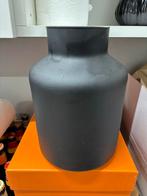 Zwarte bloemenvaas, Huis en Inrichting, Woonaccessoires | Vazen, Zwart, Ophalen of Verzenden, Minder dan 50 cm, Glas