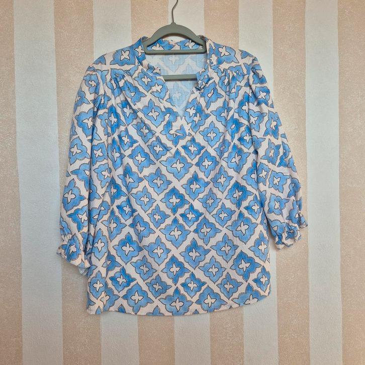 Blauwe blouse met patroon - Maat L, Kleding | Dames, Blouses en Tunieken, Zo goed als nieuw, Maat 42/44 (L), Blauw, Ophalen of Verzenden