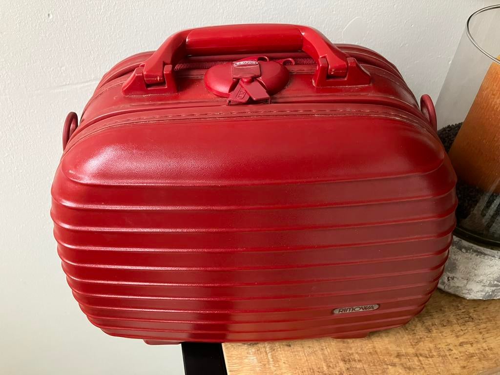 Rimowa beautycase rood m cijferslot, Sieraden, Tassen en Uiterlijk, Beautycases, Gebruikt, Hardcase, Rood, Met slot, Met spiegeltje(s)