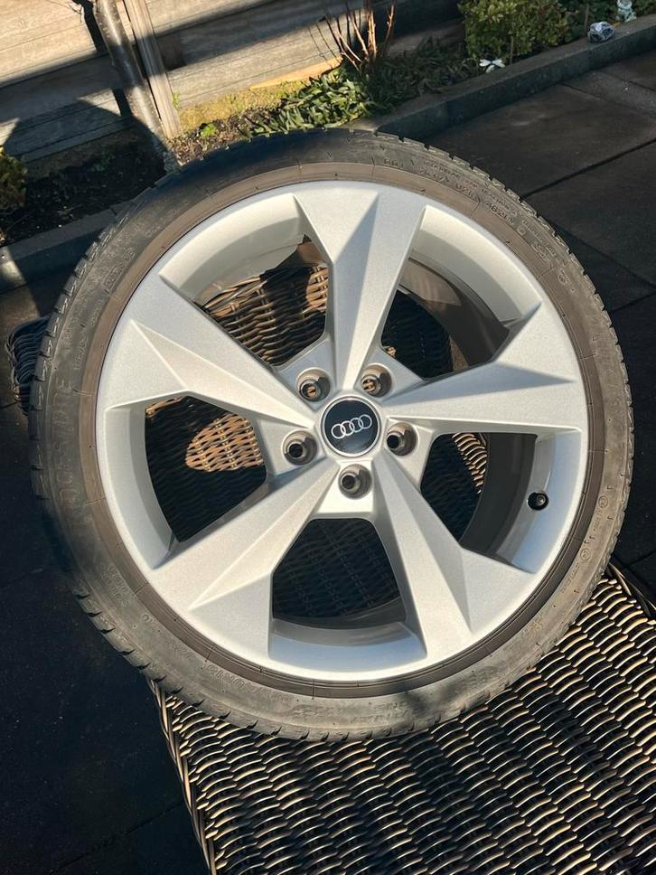 4 stuks Originele 18" Audi A3 S-line velgen met zomerbanden, Auto diversen, Autosport-onderdelen, Gebruikt, Ophalen