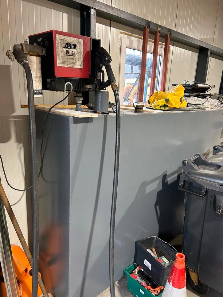 Dieseltank 2 kuub - Gebruikt, Zakelijke goederen, Machines en Bouw | Industrie en Techniek, Ophalen of Verzenden