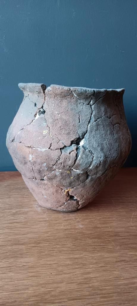 Bronstijd artefact,  urn uit scherven weer opgebouwd, Antiek en Kunst, Antiek | Overige Antiek, Ophalen of Verzenden