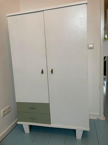 Retro kledingkast kinderkamer beschikbaar voor biedingen