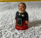 Aardewerk poppetje 5cm dame vrouw kerk kruis, Hobby en Vrije tijd, Modelbouw | Figuren en Diorama's, Ophalen of Verzenden, Zo goed als nieuw