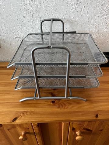 2x (verschillend) Stijlvolle 3-laags metalen brievenbakjes beschikbaar voor biedingen