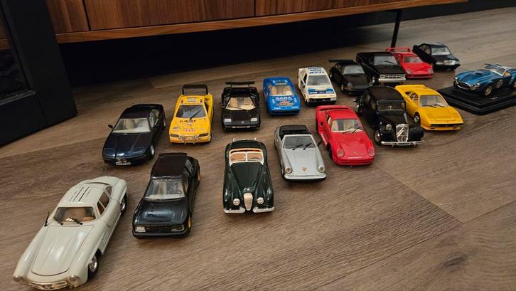 Partij van 17 Modelauto's schaal 1:24, Hobby en Vrije tijd, Modelauto's | 1:24, Auto, Bburago, Ophalen of Verzenden