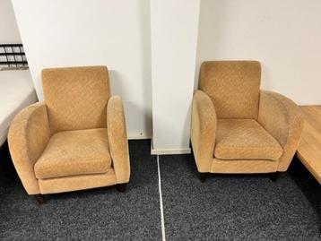 2 stoelen beschikbaar voor biedingen