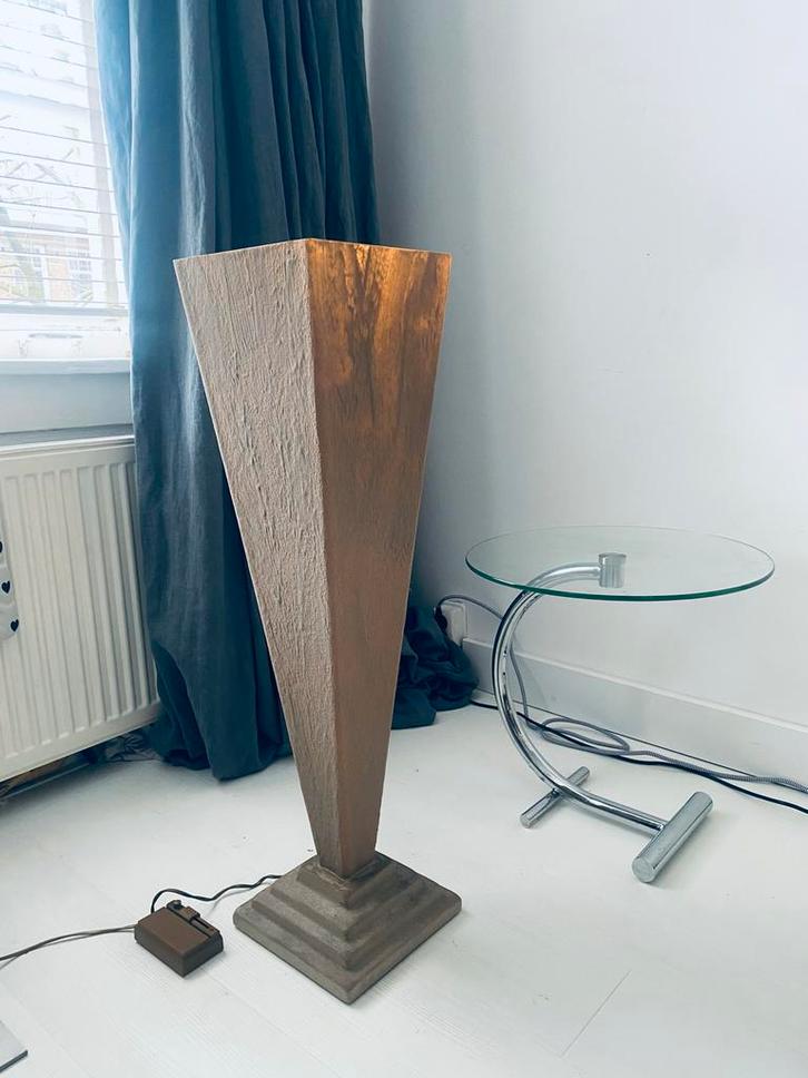 Postmoderne Aurora vloerlamp - Memphis Design, Huis en Inrichting, Lampen | Vloerlampen, Gebruikt, Minder dan 100 cm, Kunststof