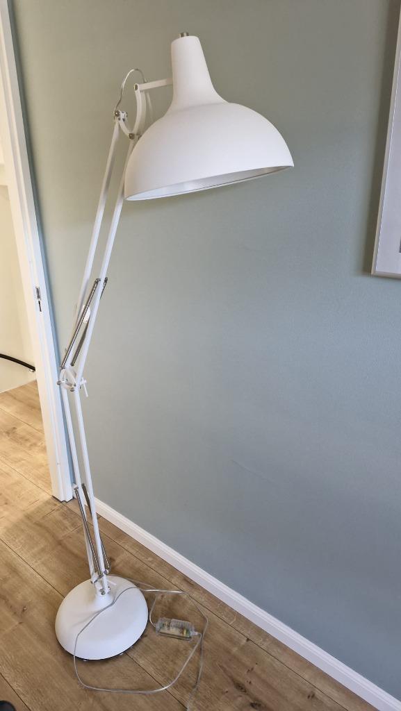 Mooie staande lamp / vloerlamp wit 180 cm - led (dimbaar), Huis en Inrichting, Lampen | Vloerlampen, Zo goed als nieuw, 150 tot 200 cm