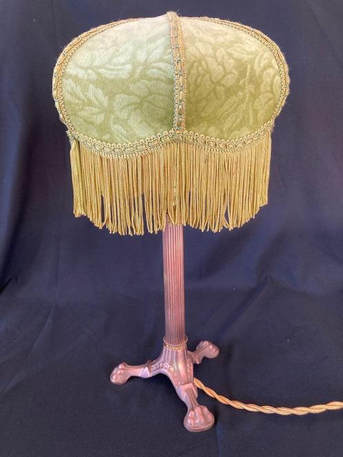 antiek Frans tafellampje koperen voet met groene kap franjes, Antiek en Kunst, Antiek | Lampen, Ophalen of Verzenden