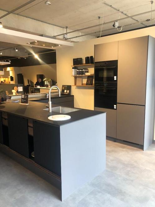 Showroom Kvik keuken Prato, Huis en Inrichting, Keuken | Complete keukens, Zo goed als nieuw, Overige typen, Overige kleuren, Kunststof