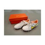 Nike Tiempo Dames Voetbalschoenen | Maat 37,5, Sport en Fitness, Voetbal, Schoenen, Ophalen of Verzenden, Zo goed als nieuw, Maat S